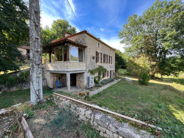 Gîte pour 2 personnes au calme, idéal pour se ressourcer dans le Lot  location du samedi au samedi