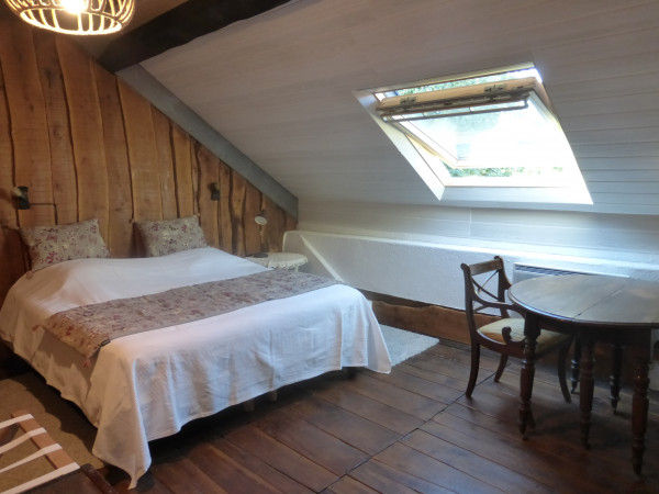 Chambre d'hôtes à la campagne - Lit queensize 180 cm