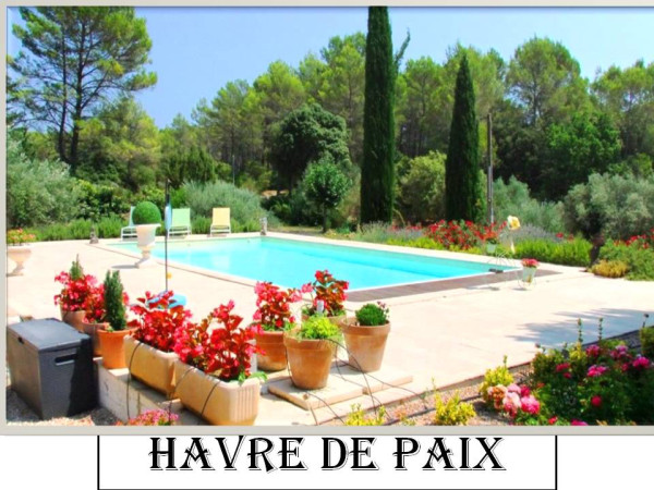 Maisonnette  Très Calme  4 personnes avec Piscine  Non Partagée 5x10m