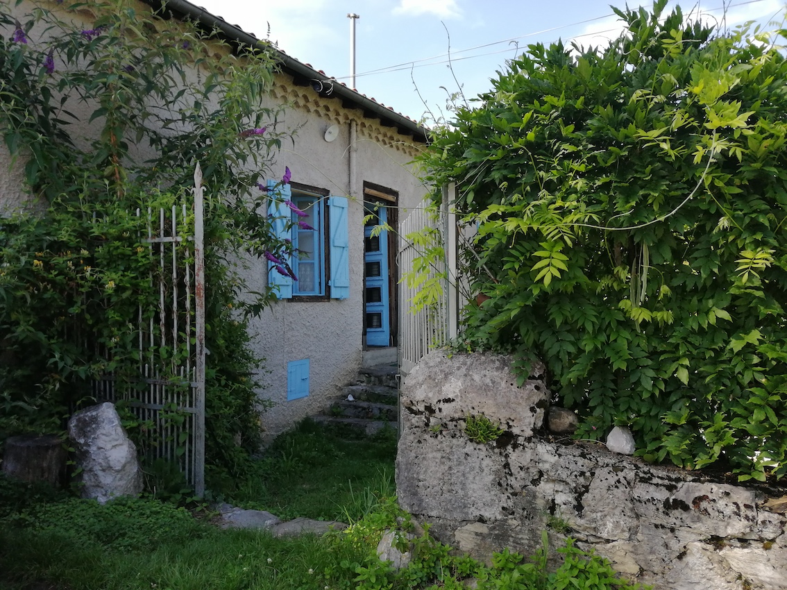 La maison aux volets bleus Saint Bertrand de Comminges