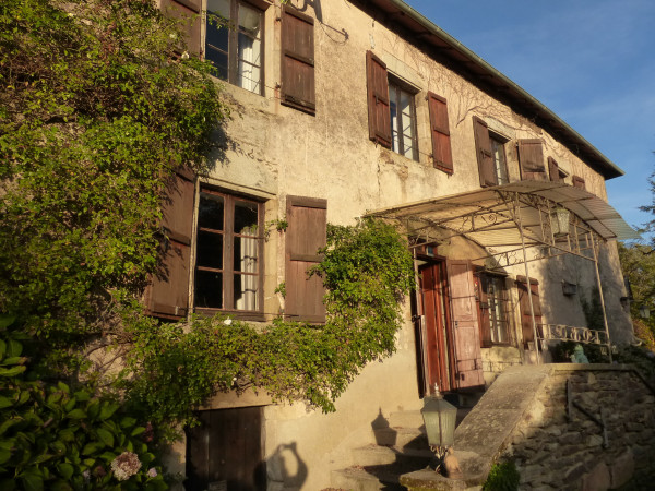 Gîte 12 Personnes - Demeure rustique et spacieuse proche Brive